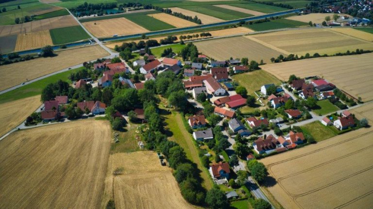 Grossansicht in neuem Fenster: Luftbildaufnahmen Zolling - Anglberg (4/4) Grossansicht in neuem Fenster: Luftbildaufnahmen Zolling - Anglberg (4/4)
