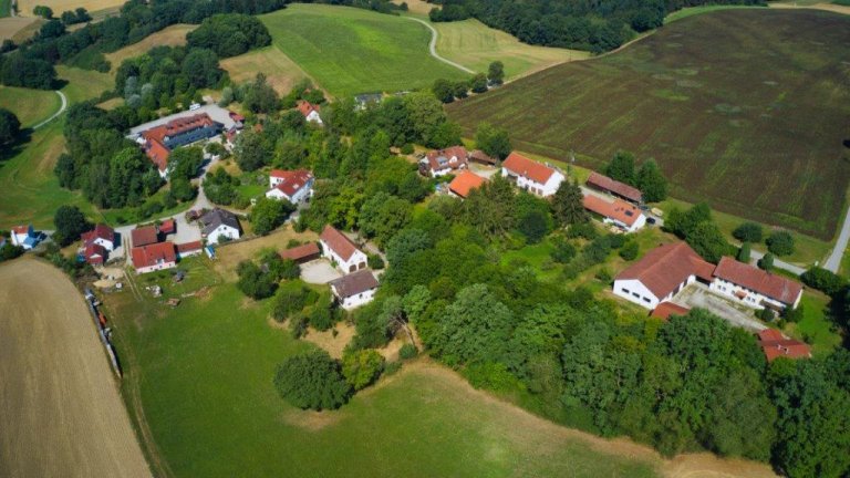 Grossansicht in neuem Fenster: Luftbildaufnahmen Zolling - Hartshausen (4/4) Grossansicht in neuem Fenster: Luftbildaufnahmen Zolling - Hartshausen (4/4)