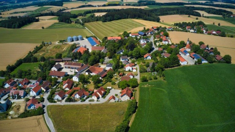 Grossansicht in neuem Fenster: Luftbildaufnahmen Zolling - Thann (4/4) Grossansicht in neuem Fenster: Luftbildaufnahmen Zolling - Thann (4/4)
